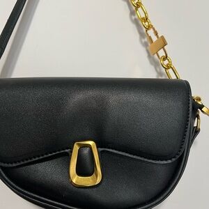 Elegant Black Leather Shoulder Bag